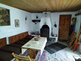 Huis Potsarnentsi, regio Pernik 3