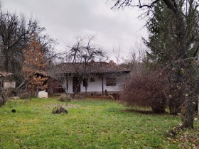 Huis Potsarnentsi, regio Pernik 1