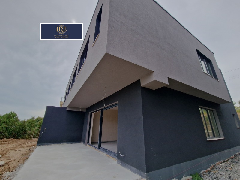 Продава КЪЩА, гр. Варна, м-т Прибой