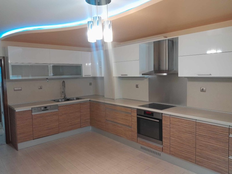 Продава МНОГОСТАЕН, гр. Кърджали, Център, снимка 5 - Апартаменти - 52347399