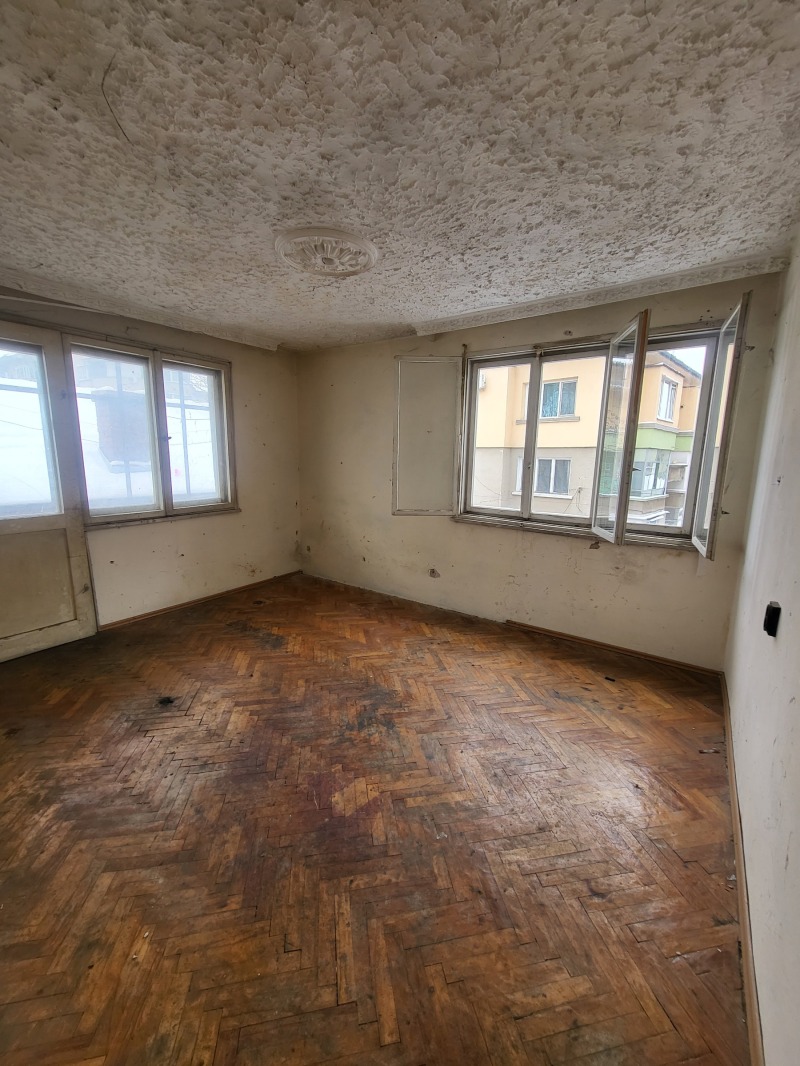 Продава МНОГОСТАЕН, гр. Плевен, Идеален център, снимка 3 - Апартаменти - 53184144