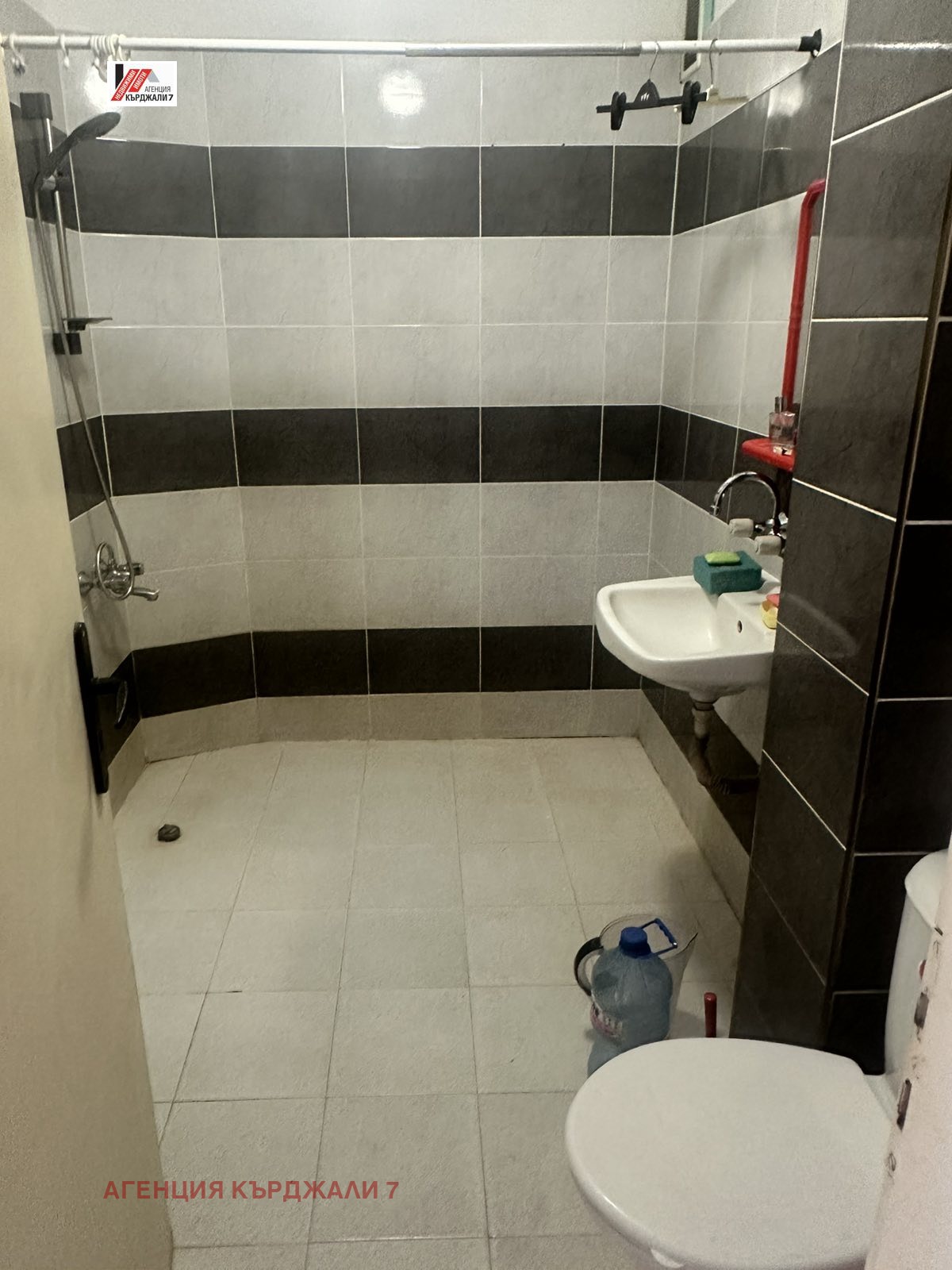 Продава МНОГОСТАЕН, гр. Кърджали, Център, снимка 14 - Апартаменти - 54342008