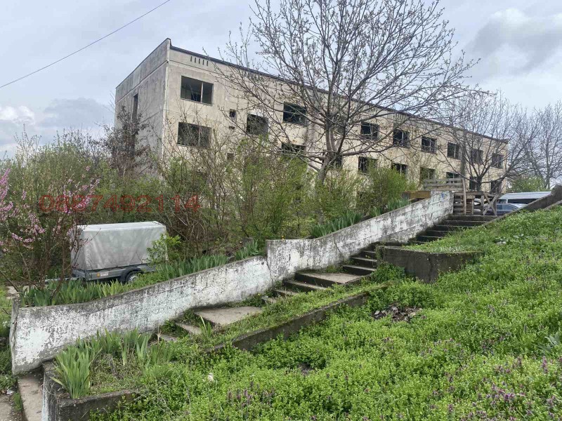 Продава ПАРЦЕЛ в град Русе, Промишлена зона - Изток - 5690 кв.м / 620 000 € » 1 212 614.60 лв.