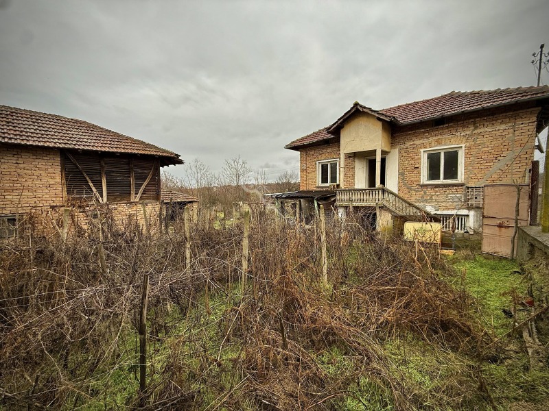 Продава КЪЩА, с. Овча могила, област Велико Търново