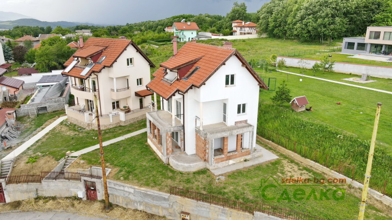 Продава КЪЩА в град Габрово, Русевци - 240 кв.м / При запитване, СДЕЛКА