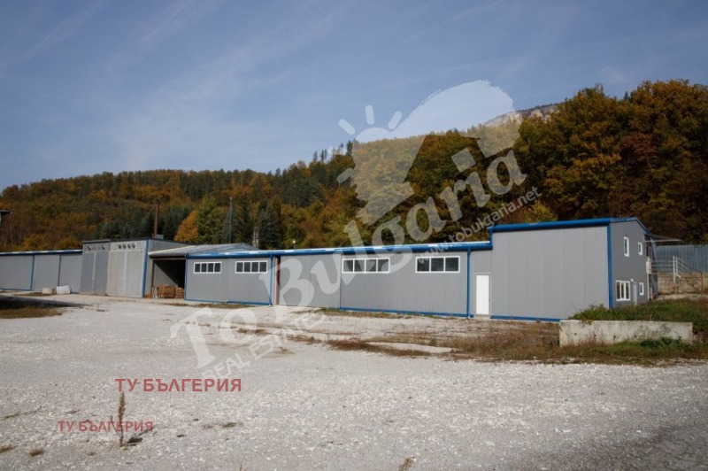 Till salu  Industribyggnad region Lovech , Teteven , 10245 kvm | 95872922