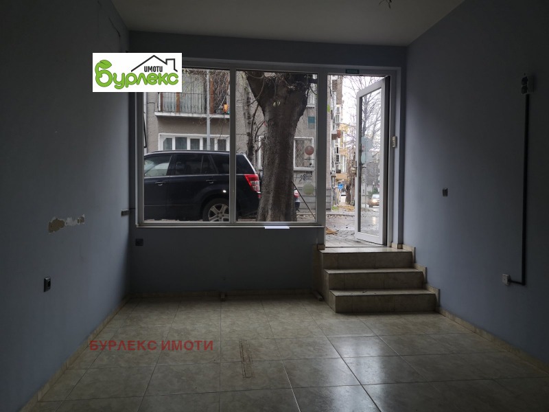 En venta  Comercio Varna , Gratska majala , 65 metros cuadrados | 18839297