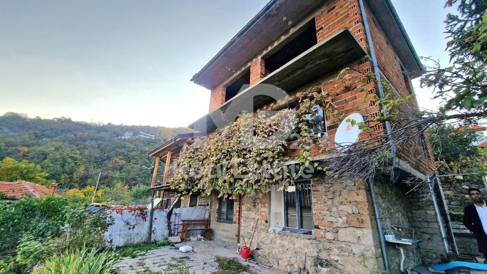 Продава КЪЩА, с. Орешец, област Пловдив, снимка 2 - Къщи - 52388945