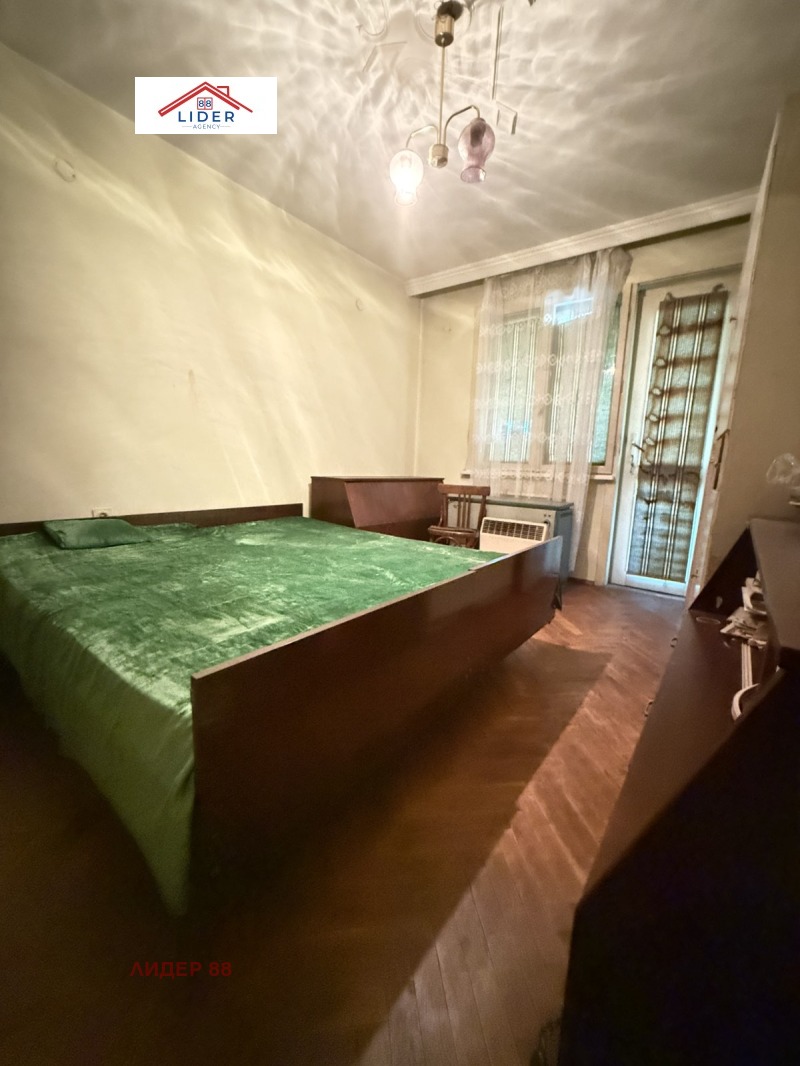 Eladó  2 hálószobás Pleven , 9-ti kvartal , 100 négyzetméter | 43136713