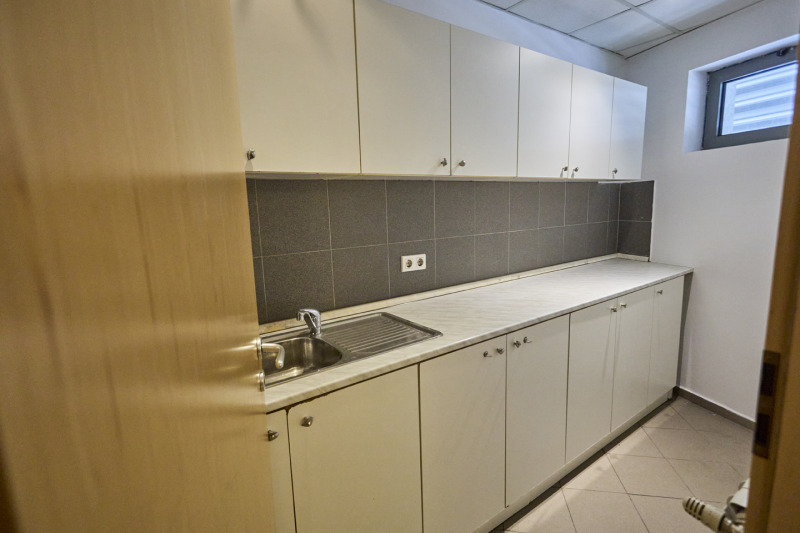 Te koop  Kantoor Sofia , 7-mi 11-ti kilometar , 2693 m² | 38752122 - afbeelding [14]