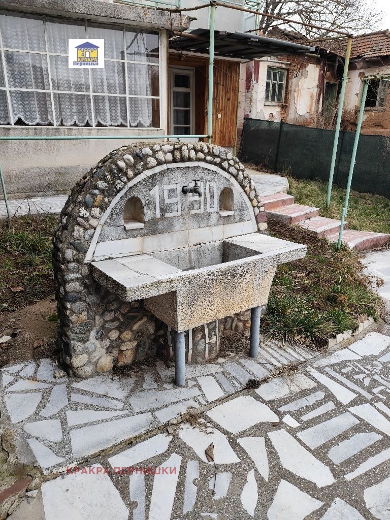 Продава КЪЩА, с. Селищен дол, област Перник, снимка 3 - Къщи - 53214077