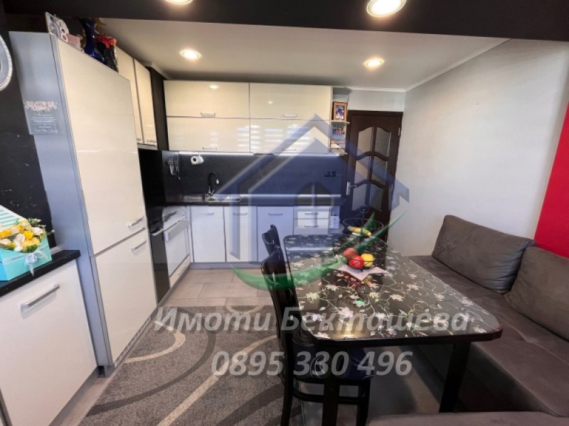 À vendre  1 chambre Rouse , Droujba 3 , 65 m² | 60103880