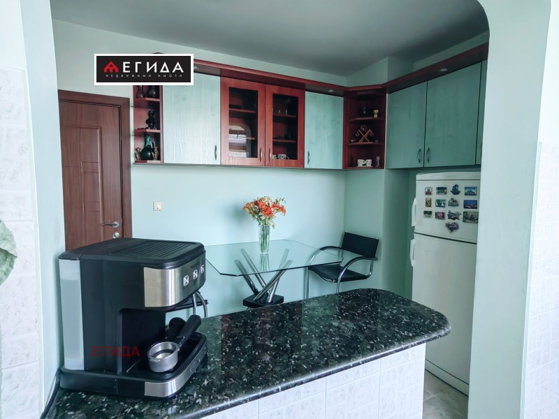 Продава МНОГОСТАЕН, гр. Бургас, Изгрев, снимка 3 - Aпартаменти - 47286625