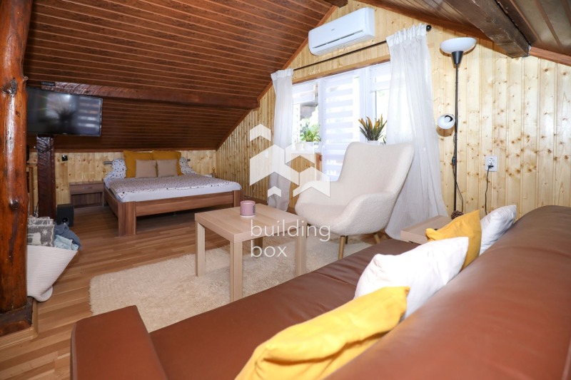 Продава КЪЩА, гр. София, с. Владая