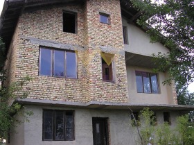 Продава къща област Варна с. Левски - [1] 