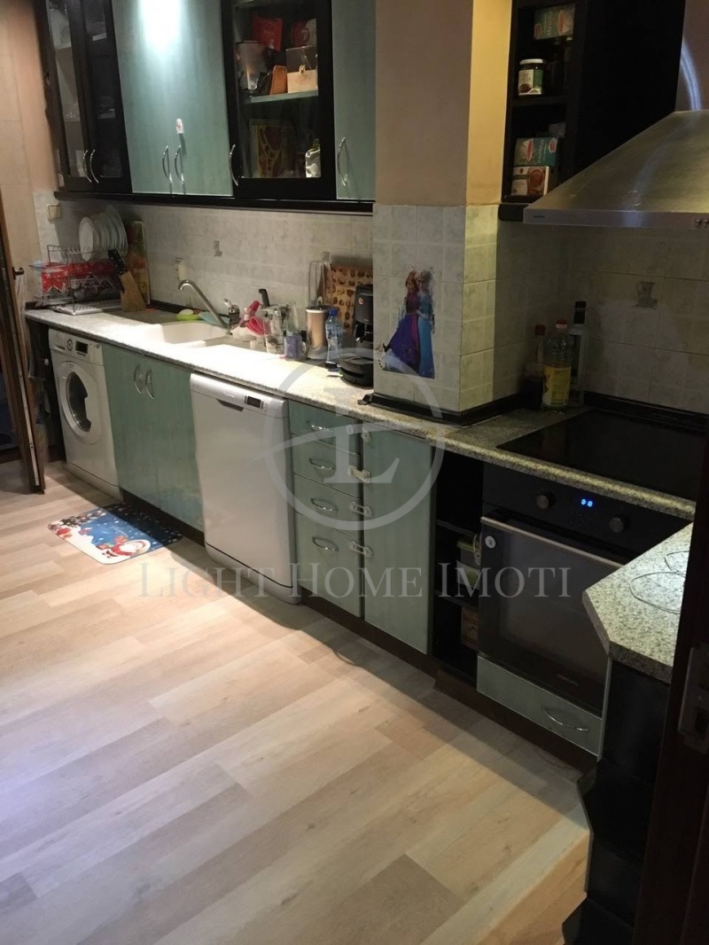 Myytävänä  Pienhuoneisto Plovdiv , Karšijaka , 220 neliömetriä | 76679731