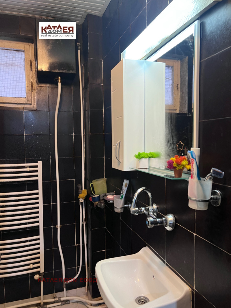 Продава ЕТАЖ ОТ КЪЩА, гр. Враца, Център, снимка 11 - Етаж от къща - 53068889