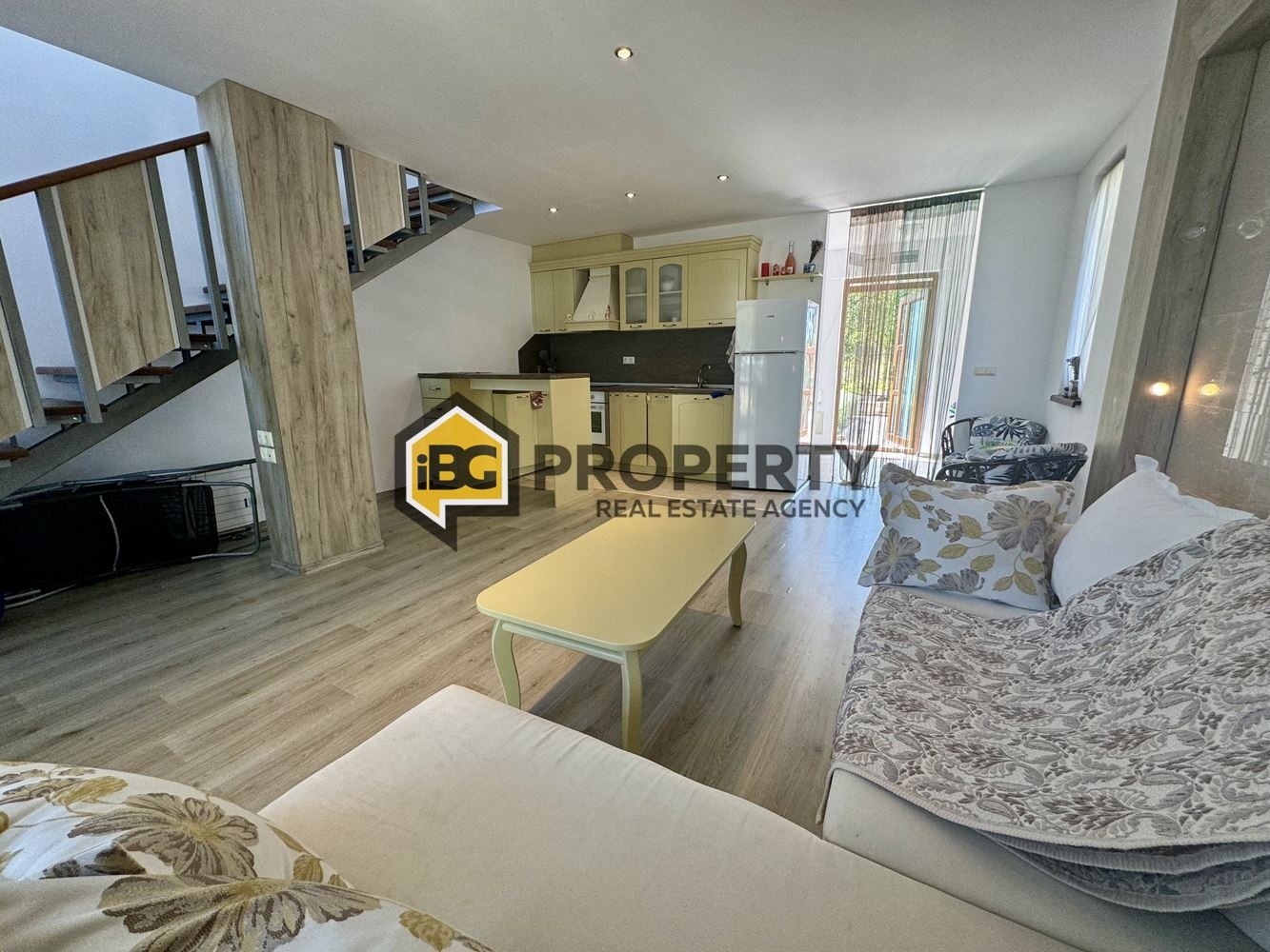 Продава КЪЩА, гр. Бяла, област Варна, снимка 2 - Къщи - 46883648