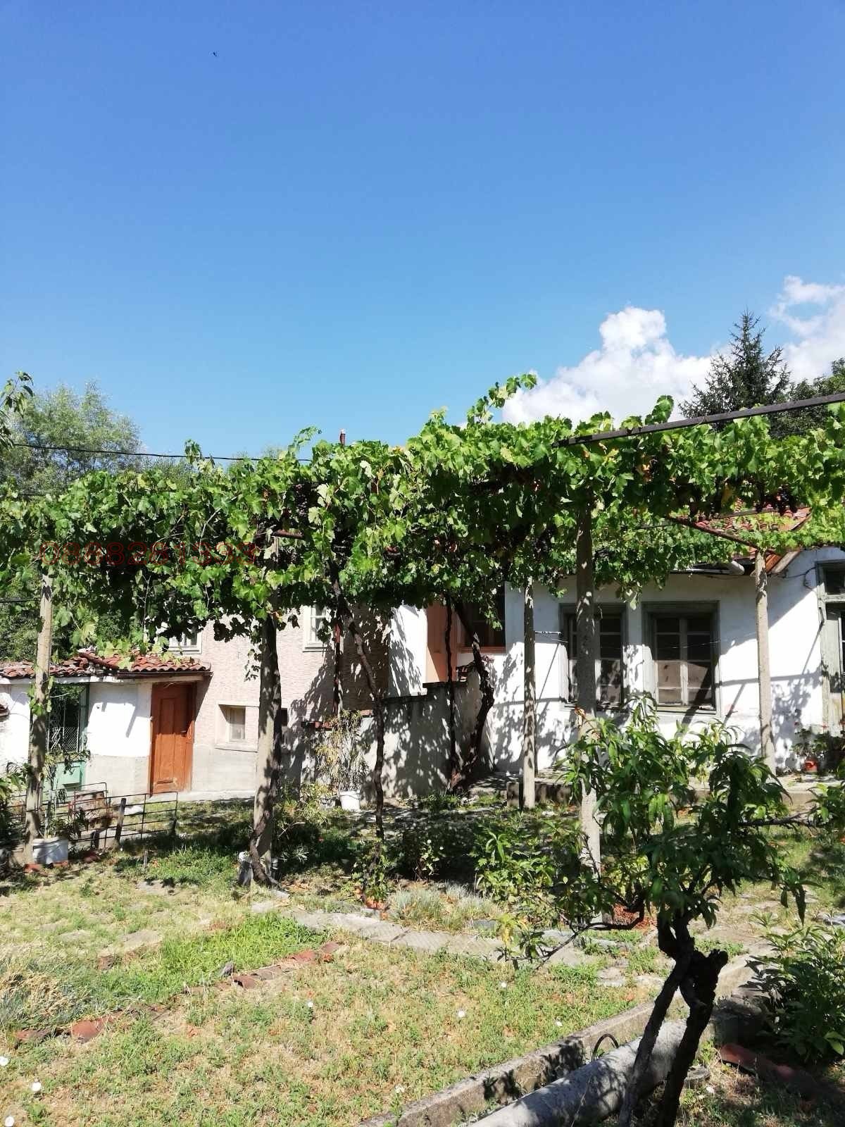 Продава КЪЩА, гр. Карлово, област Пловдив