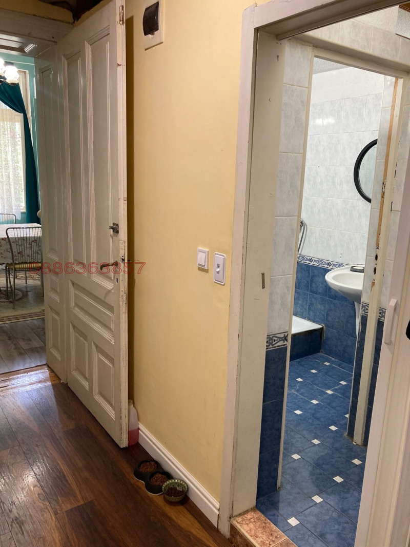 Продава ЕТАЖ ОТ КЪЩА, гр. Русе, Център, снимка 2 - Етаж от къща - 53172032