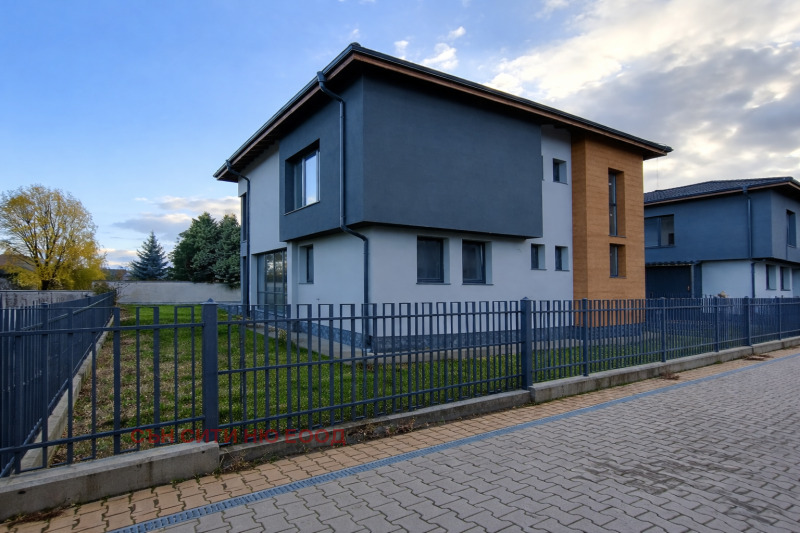 Продава КЪЩА, гр. Костинброд, област София област