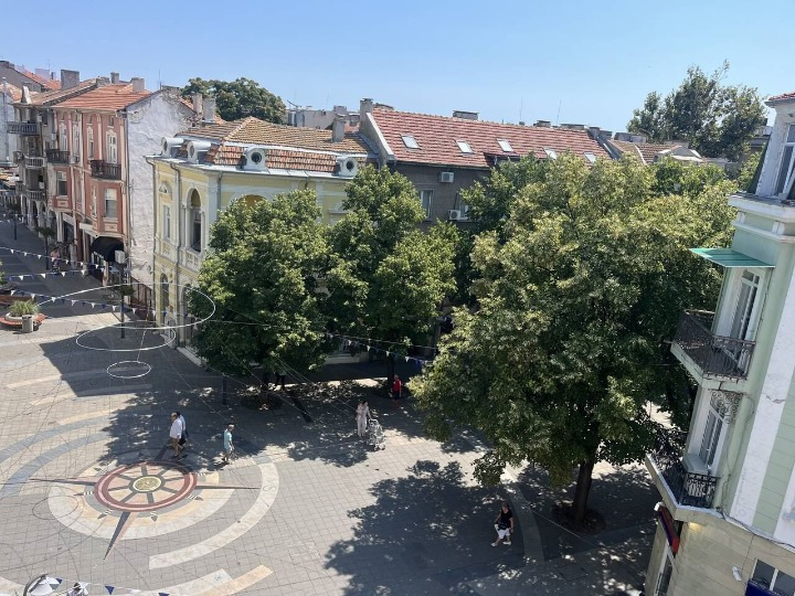 Продава МНОГОСТАЕН, гр. Бургас, Център, снимка 3 - Апартаменти - 53345823