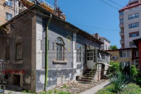 Обява продава къща, град София, Център