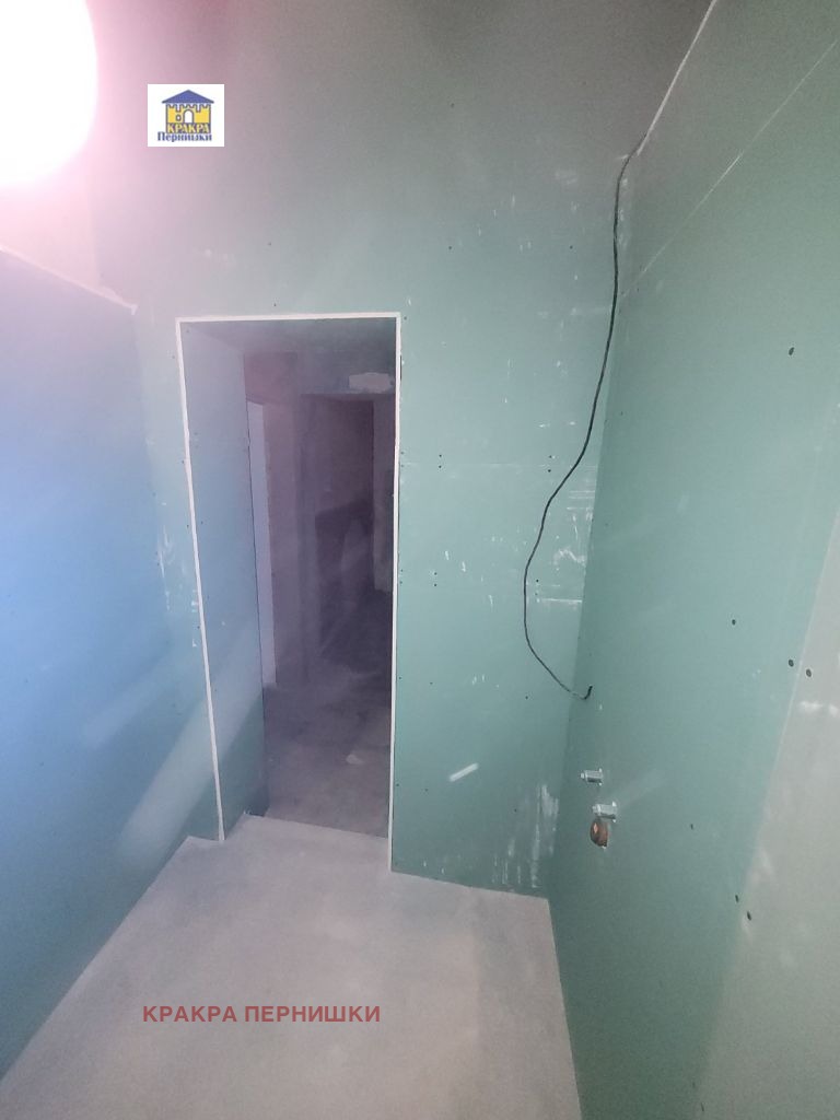 Продава 1-СТАЕН, гр. Перник, Център, снимка 7 - Апартаменти - 52642377