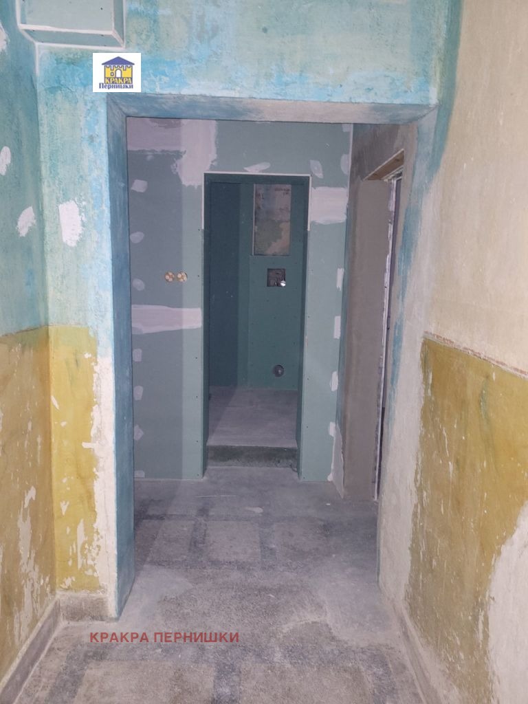 Продава 1-СТАЕН, гр. Перник, Център, снимка 5 - Апартаменти - 52642377