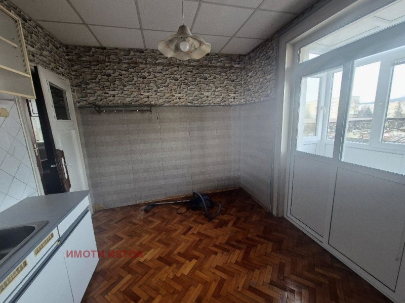 Продава 3-СТАЕН, гр. Перник, Изток, снимка 3 - Апартаменти - 53419570