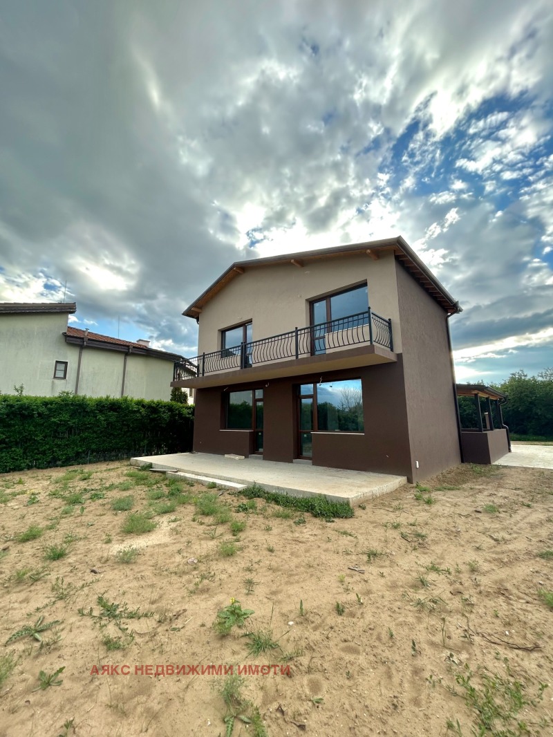 En venta  Casa región Sofia , Golyanovtsi , 212 metros cuadrados | 41880171