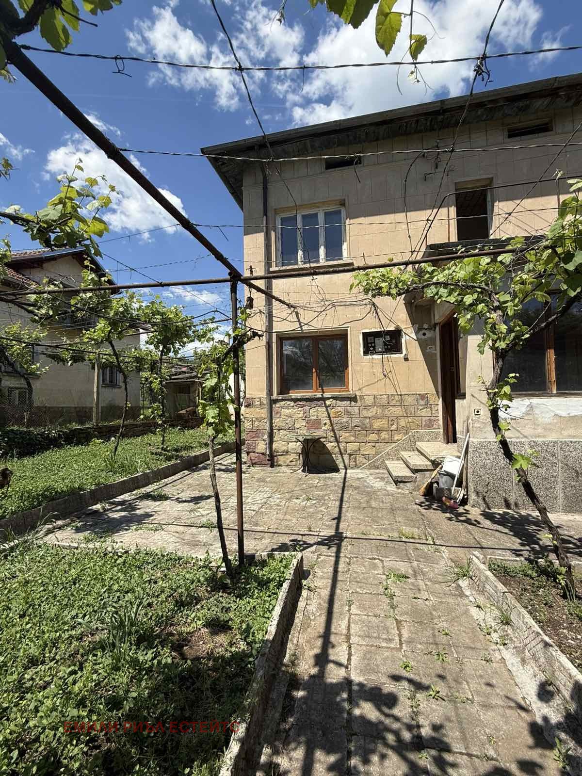 Продава КЪЩА, с. Зверино, област Враца