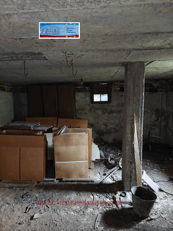 Продава КЪЩА, с. Горни Романци, област Перник, снимка 6 - Къщи - 52380871