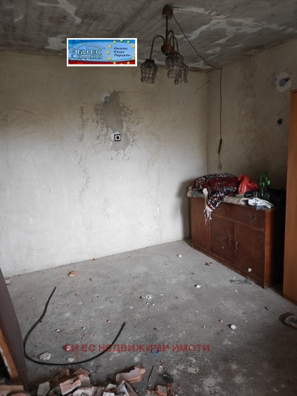 Продава КЪЩА, с. Горни Романци, област Перник, снимка 4 - Къщи - 52380871