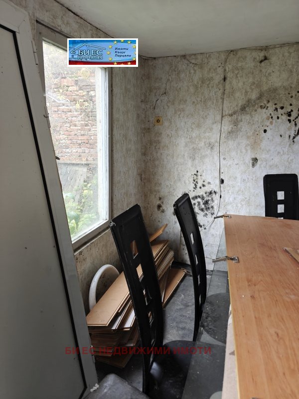 Продава КЪЩА, с. Горни Романци, област Перник, снимка 10 - Къщи - 52380871