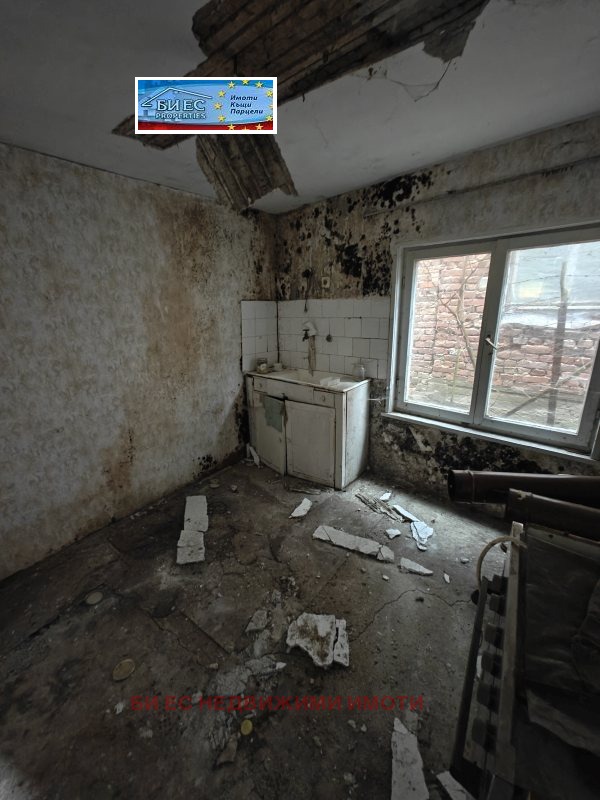 Продава КЪЩА, с. Горни Романци, област Перник, снимка 9 - Къщи - 52380871