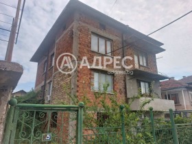 Продава  Етаж от къща, гр. Стамболийски