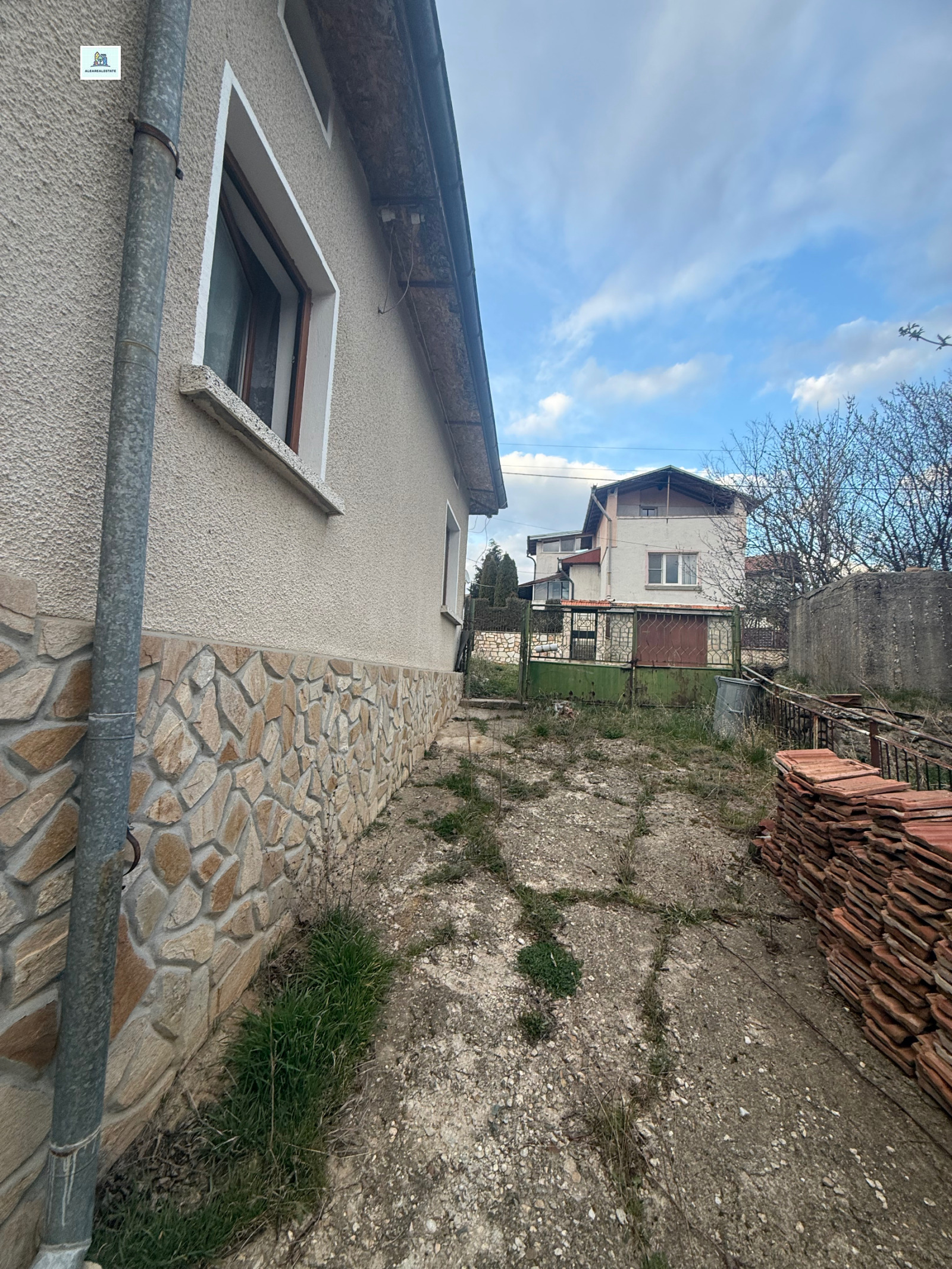 Продава КЪЩА, с. Храбърско, област София област