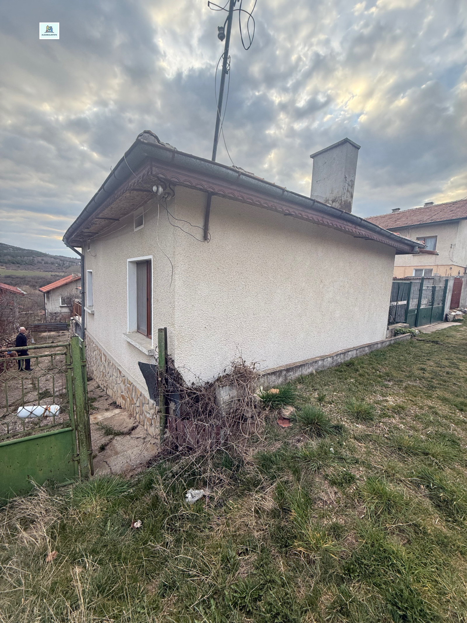 Продава КЪЩА, с. Храбърско, област София област, снимка 2 - Къщи - 53995630