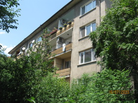 Продажба на четеристайни апартаменти в град Пазарджик - изображение 2 