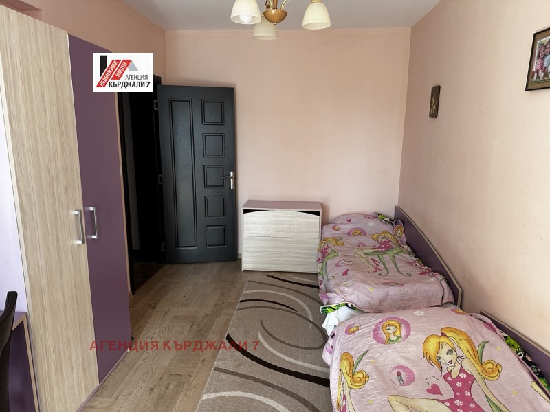 Продава МНОГОСТАЕН, гр. Кърджали, Възрожденци, снимка 7 - Апартаменти - 53353137