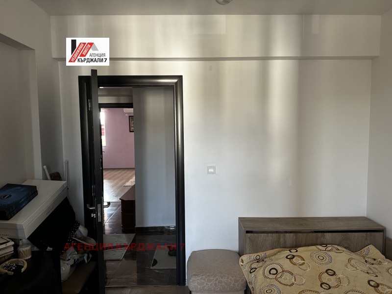 Продава МНОГОСТАЕН, гр. Кърджали, Възрожденци, снимка 10 - Апартаменти - 53353137