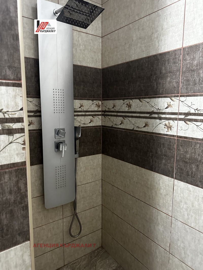 Продава МНОГОСТАЕН, гр. Кърджали, Възрожденци, снимка 12 - Апартаменти - 53353137