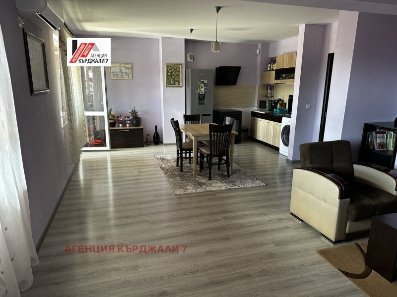 Продава МНОГОСТАЕН, гр. Кърджали, Възрожденци