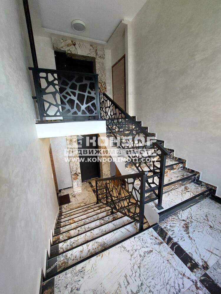 Продава МНОГОСТАЕН, гр. Пловдив, Център, снимка 9 - Апартаменти - 52537177