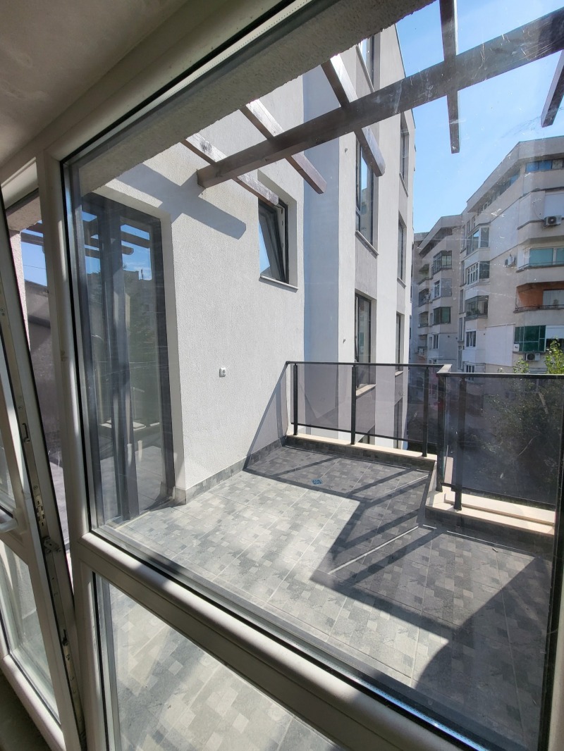 Продава 4-СТАЕН, гр. Плевен, Идеален център