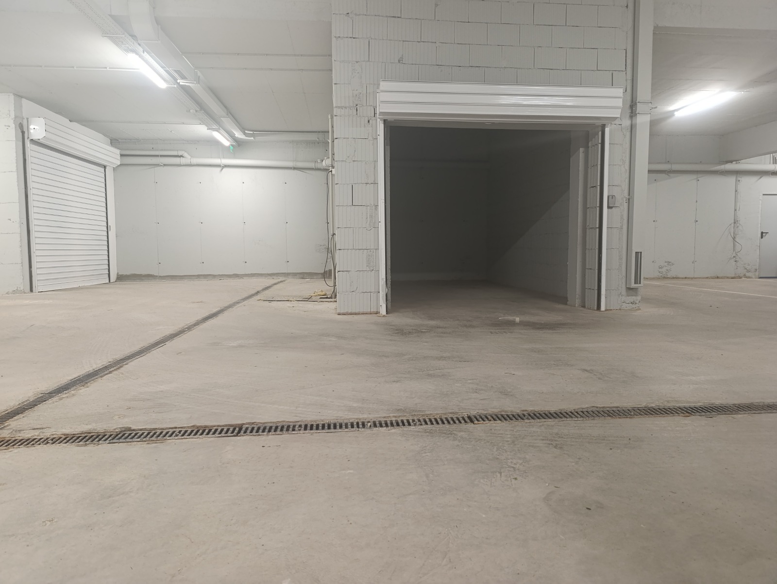 Продава ГАРАЖ, ПАРКОМЯСТО, гр. София, Сухата река