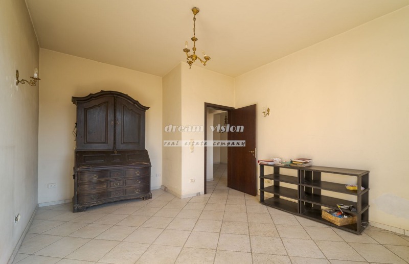 Продава 3-СТАЕН, гр. София, Център, снимка 2 - Апартаменти - 52489780