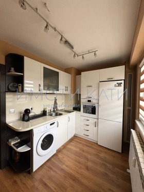 1 quarto Iztok, Pernik
