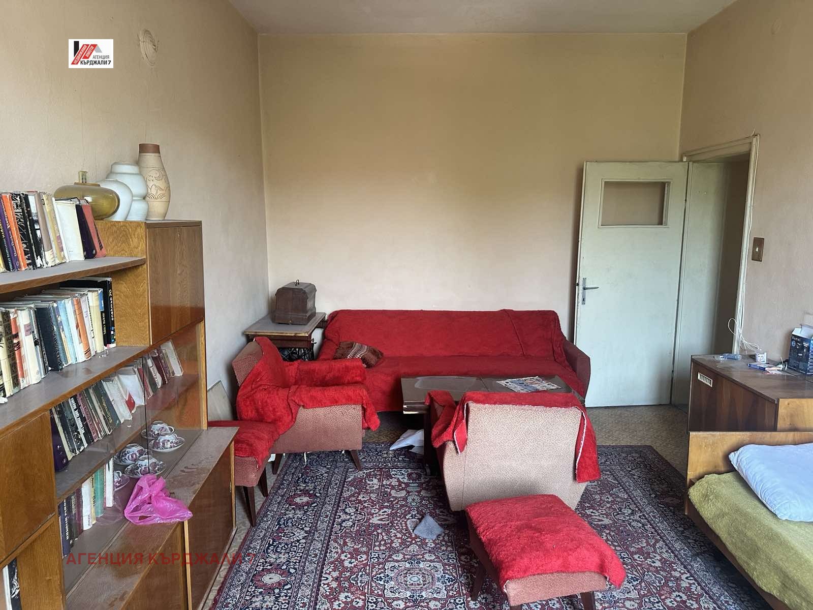 Продава 3-СТАЕН, гр. Кърджали, Център, снимка 10 - Апартаменти - 55215635